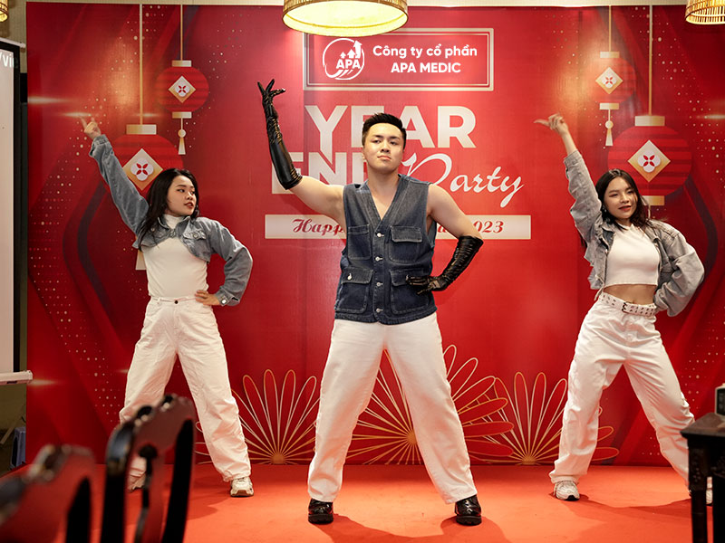 Quẩy hết mình cùng bữa tiệc.