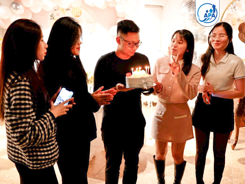 Tổ chức sinh nhật cho nhân sự